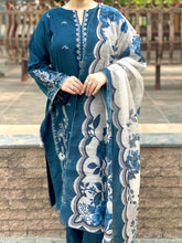 Grace S1002-Embroidered 3pc Lawn dress with Printed Munar Dupatta.