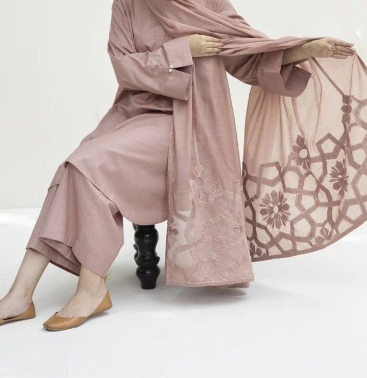 Grace S1271-Embroidered 3pc Lawn Dress With Embroidered Munar Dupatta.