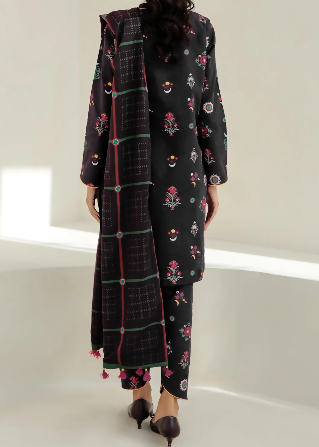 Grace W902 - Digital Printed 3pc Karandi Dress With Digital Printed Karandi Shawl.