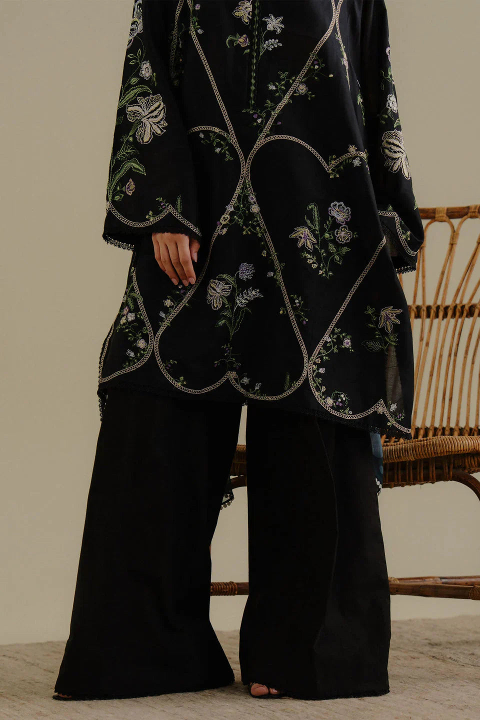 Grace Z-(S1257) - Stitched Embroidered 3pc lawn dress with Printed Munar Dupatta.