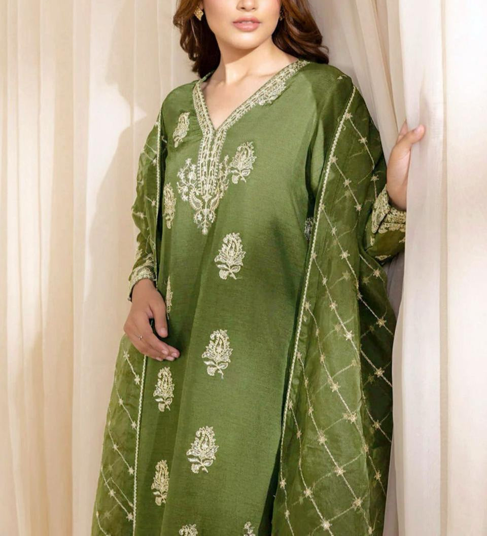 Grace S955-Embroidered Sequence 3PC Lawn Dress With Embroidered Chiffon Dupatta.