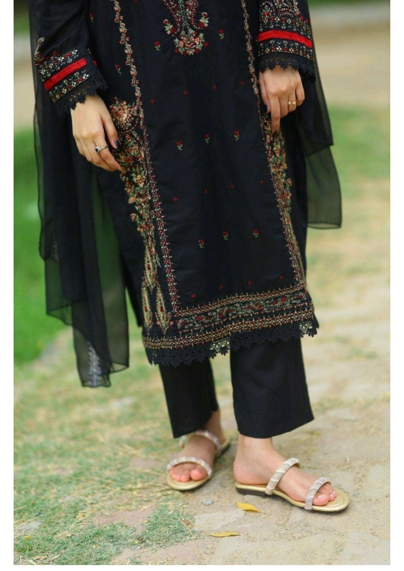 Grace S1228-Embroidered 3pc Lawn Dress With Embroidered Chiffon Dupatta.