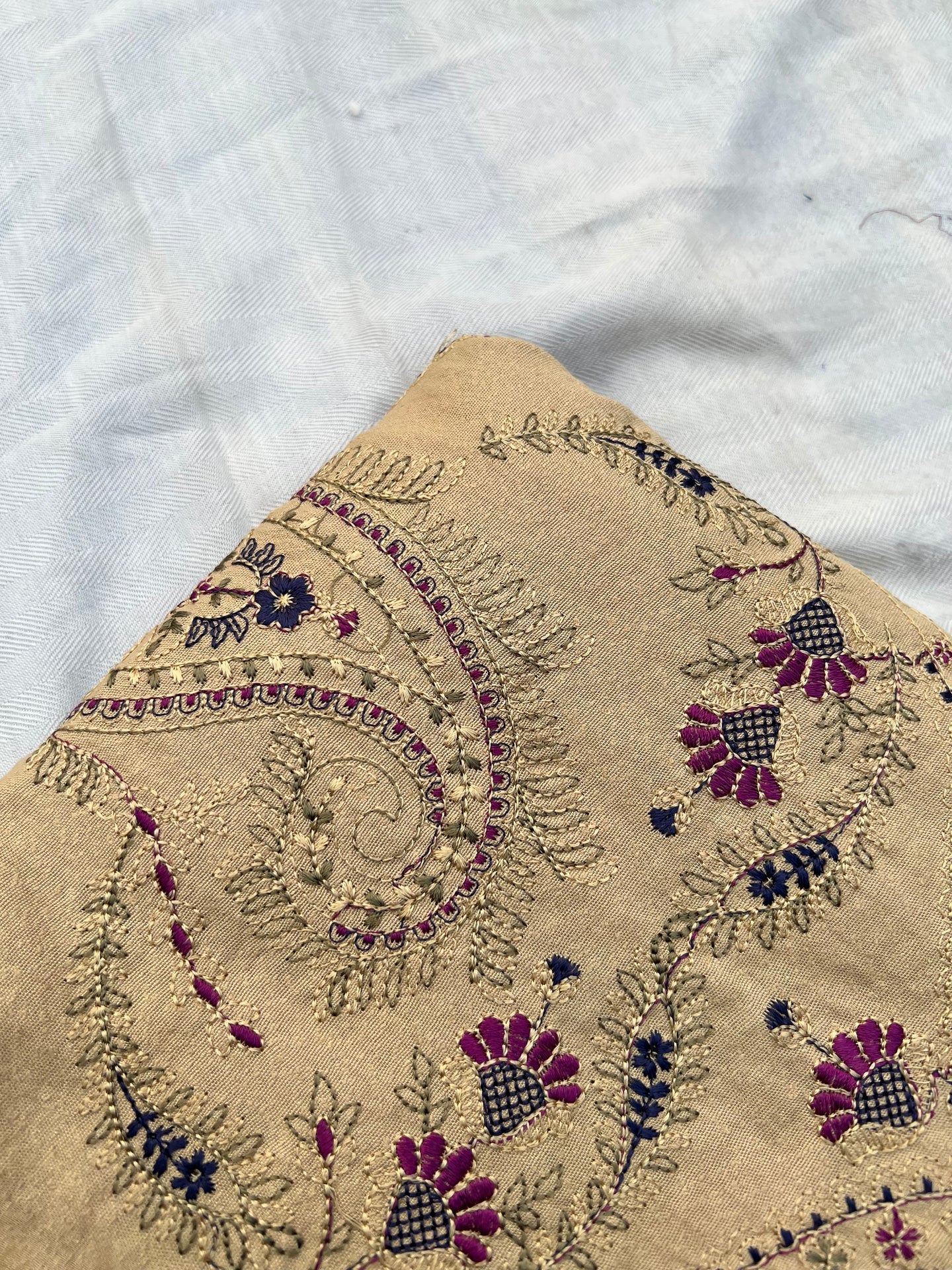 Sarinnah D20-Formal heavy Embroidered Karandi Shawl