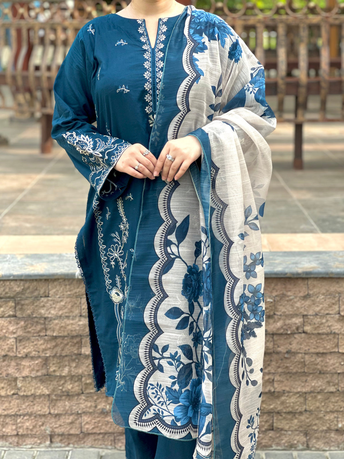 Grace Z(S1002)- Stitched Embroidered 3pc Lawn dress with Printed Munar Dupatta.