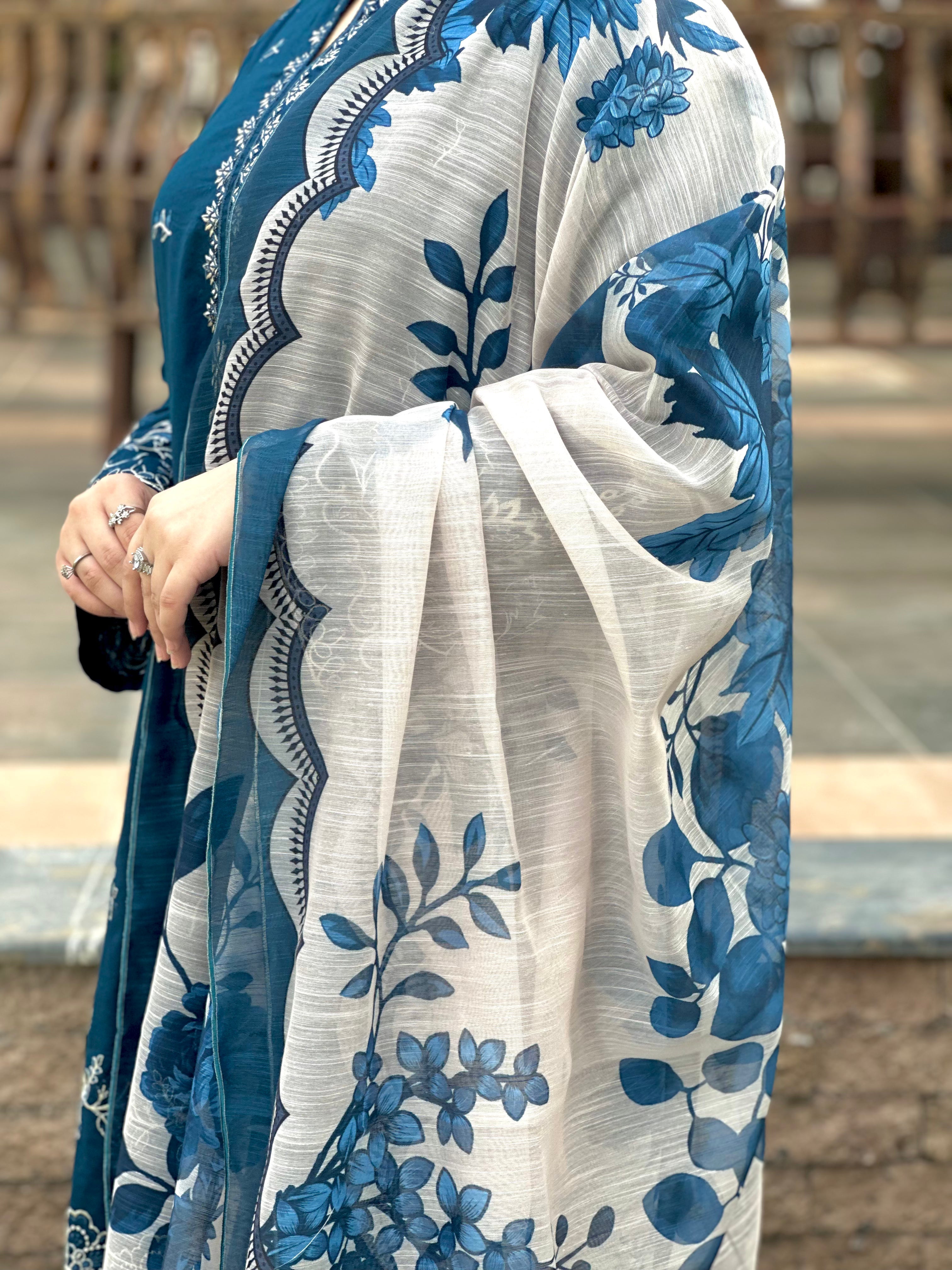 Grace S1002-Embroidered 3pc Lawn dress with Printed Munar Dupatta.