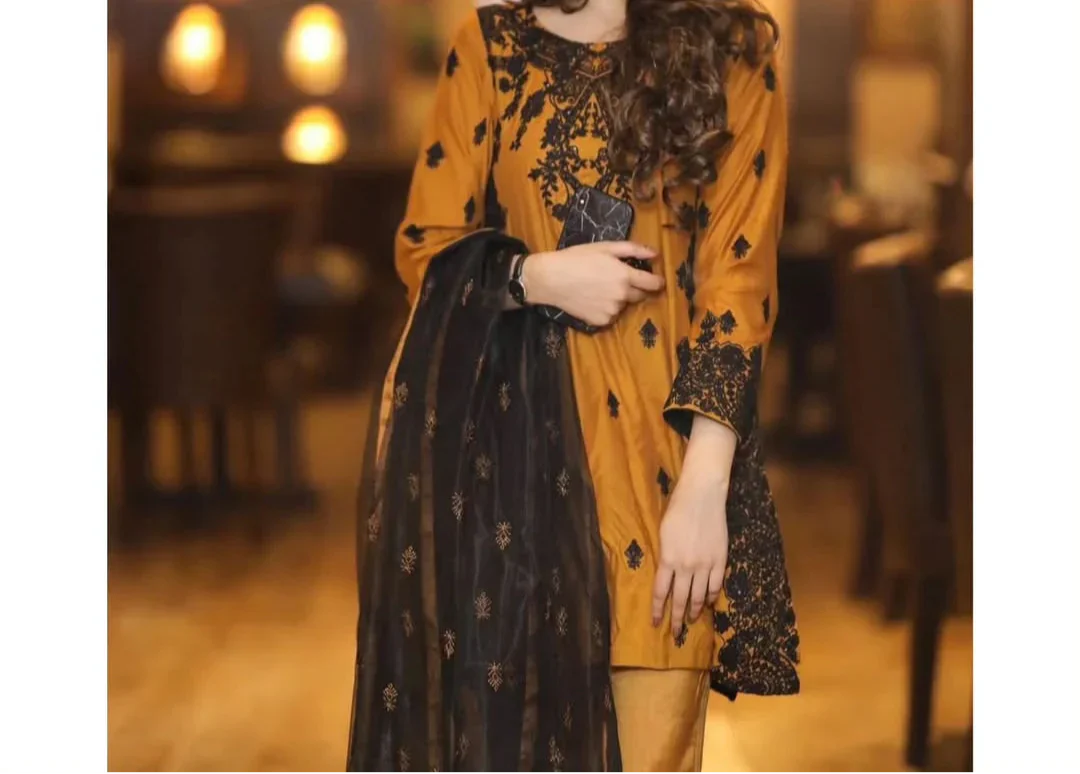 Grace Z-(S1250) - Stitched Embroidered 3pc Lawn Dress With Embroidered Chiffon Dupatta.