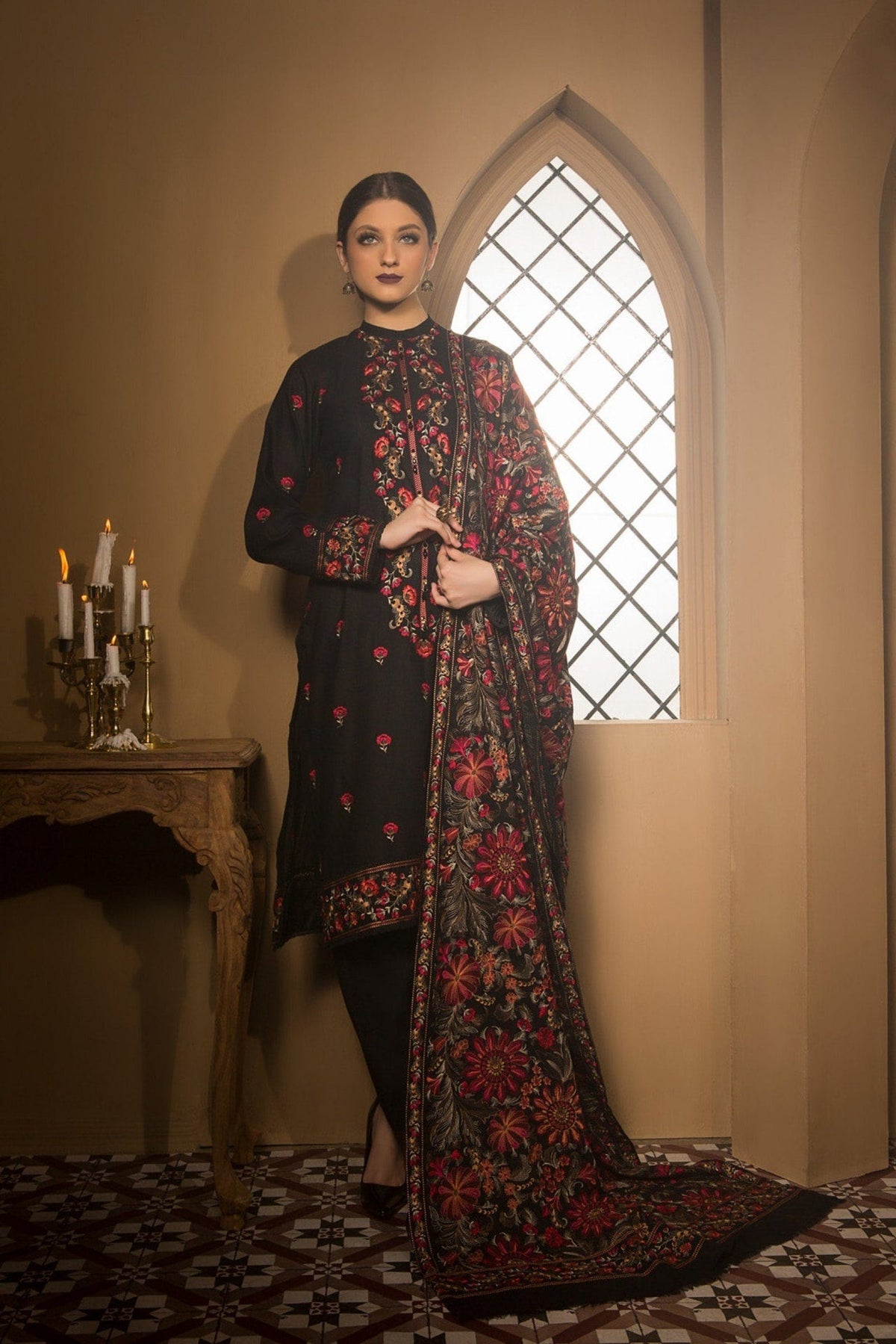 SARINNAH PREMIUM D96-FORMAL HEAVY EMBROIDED KARANDI LAWN SHAWL. - gracestore.pk