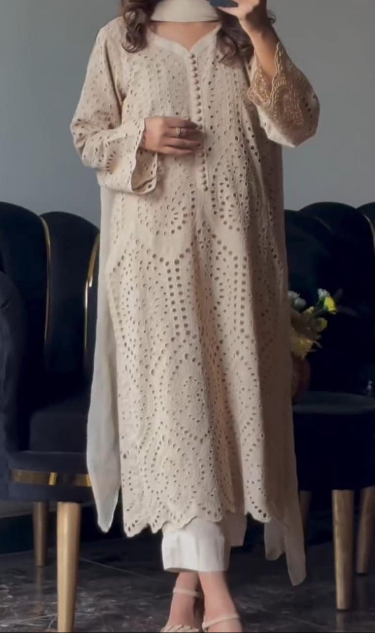Grace S1283-Embroidered CHIKANKARI 3pc Lawn Dress With Dyed Chiffon Dupatta.